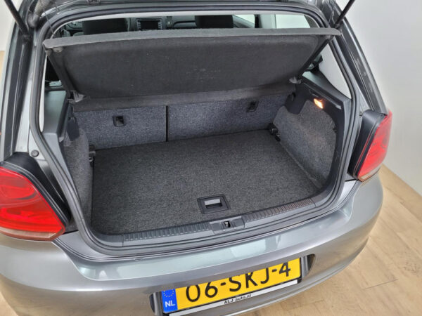 Volkswagen Polo occasion Grijs bij ALJ Auto in Zeeland 8