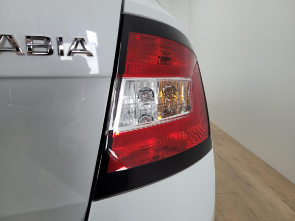 Škoda Fabia occasion Wit bij ALJ Auto in Zeeland 5