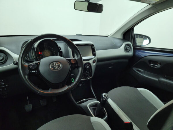 Toyota Aygo occasion Grijs bij ALJ Auto in Zeeland 14