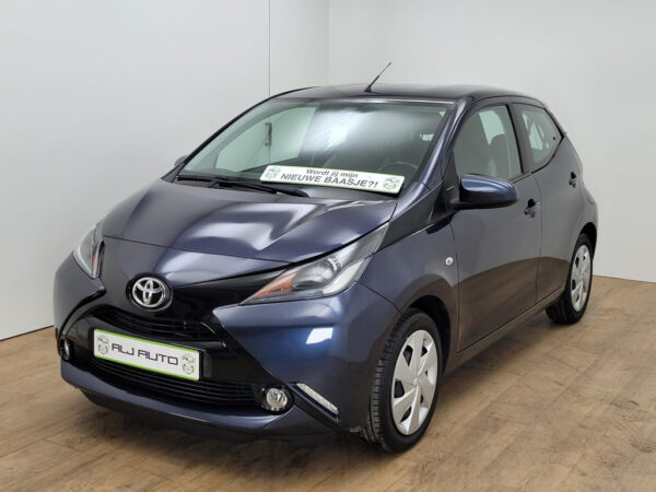 Toyota Aygo occasion Grijs bij ALJ Auto in Zeeland 4