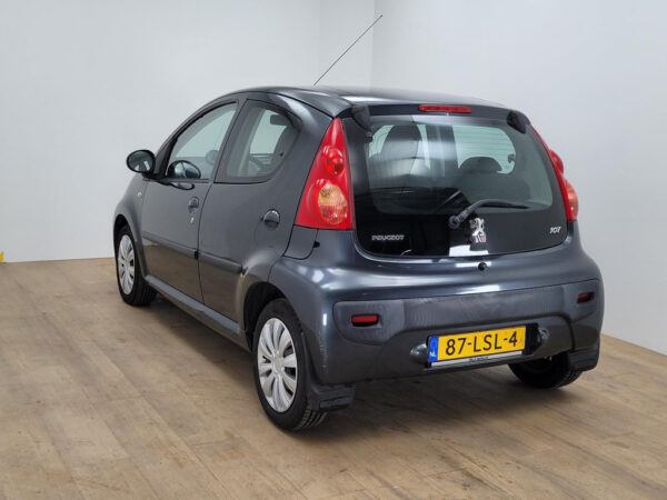 Peugeot 107 occasion Grijs bij ALJ Auto in Zeeland 2