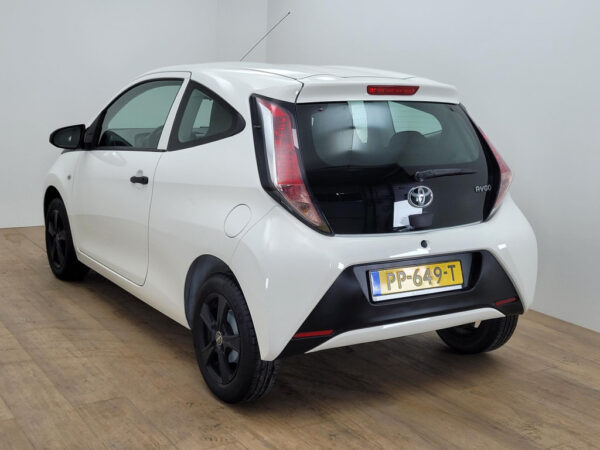 Toyota Aygo occasion Wit bij ALJ Auto in Zeeland 3