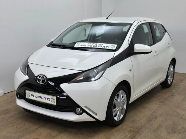 Toyota Aygo occasion Wit bij ALJ Auto in Zeeland 3