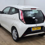 Toyota Aygo occasion Wit bij ALJ Auto in Zeeland 5