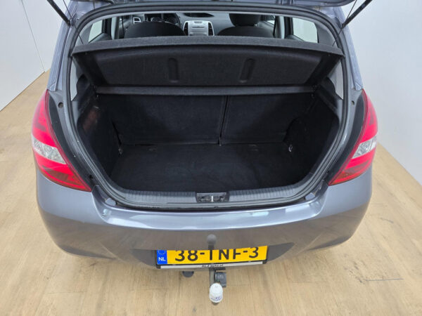 Hyundai i20 occasion Grijs bij ALJ Auto in Zeeland 6