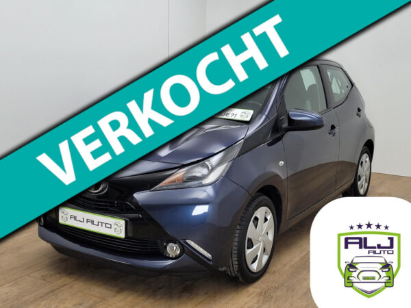 Toyota Aygo occasion Grijs bij ALJ Auto in Zeeland 1