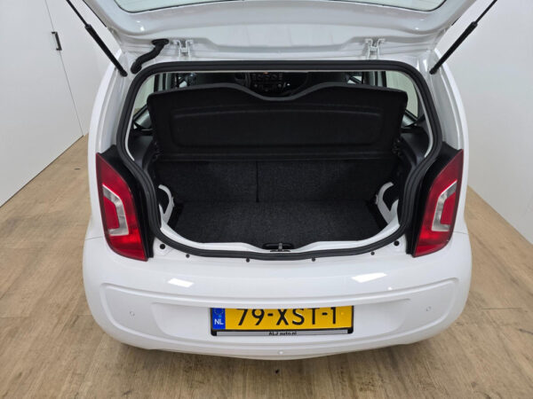 Volkswagen up! occasion Wit bij ALJ Auto in Zeeland 8