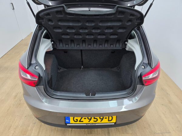 SEAT Ibiza occasion Grijs bij ALJ Auto in Zeeland 9