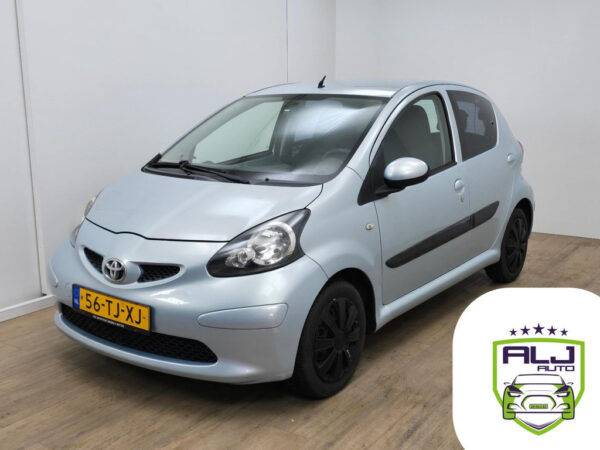 Toyota Aygo occasion Blauw bij ALJ Auto in Zeeland 1