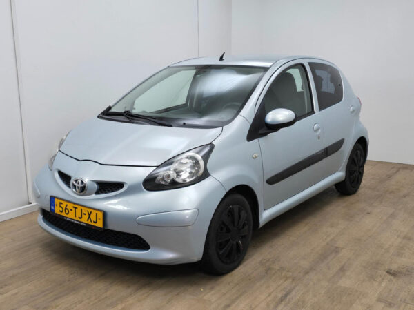 Toyota Aygo occasion Blauw bij ALJ Auto in Zeeland 3