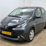 Toyota Aygo occasion Grijs bij ALJ Auto in Zeeland 4