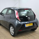 Toyota Aygo occasion Grijs bij ALJ Auto in Zeeland 6