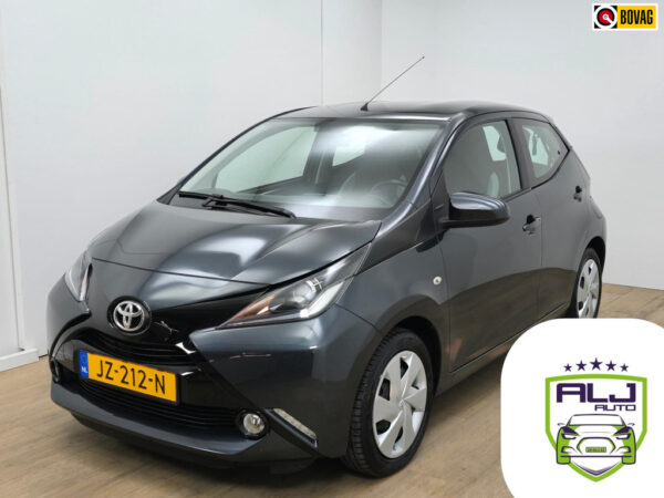 Toyota Aygo occasion Grijs bij ALJ Auto in Zeeland 1